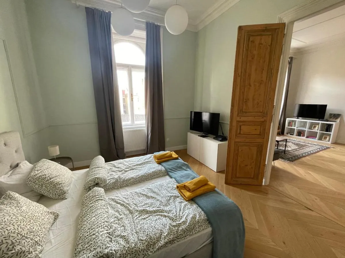 City Center 3, Elegant And Cozy 2Br In City Center! Budapest