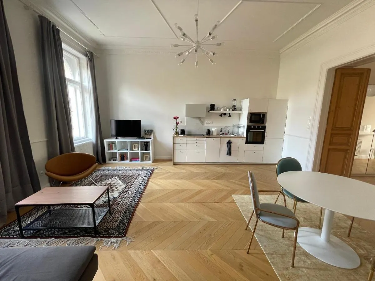 City Center 3, Elegant And Cozy 2Br In City Center! Budapest