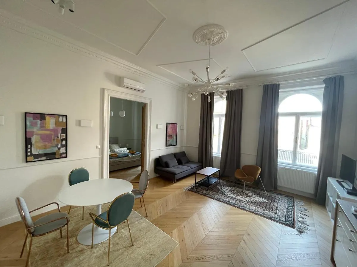 Apartment City Center 3, Elegant And Cozy 2Br In City Center! Budapest
