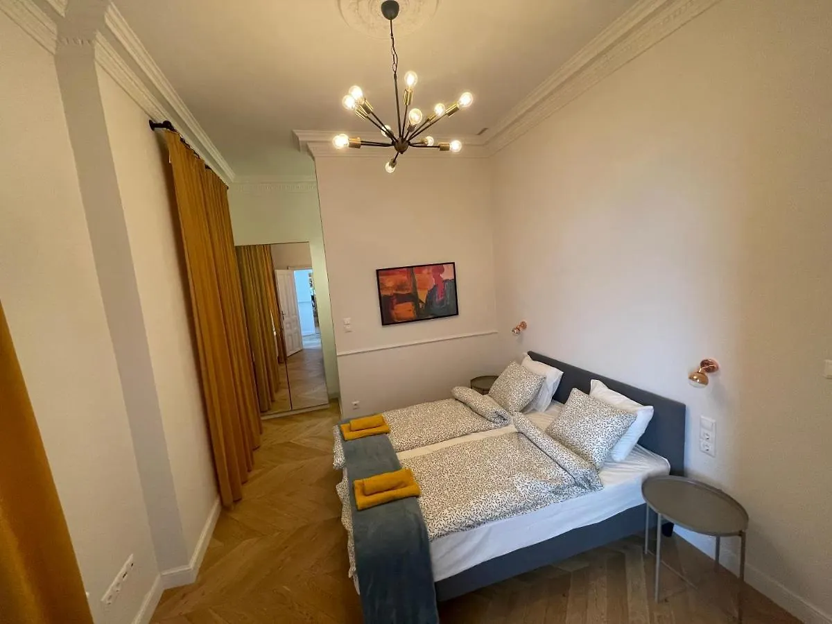 City Center 3, Elegant And Cozy 2Br In City Center! Budapest Apartment